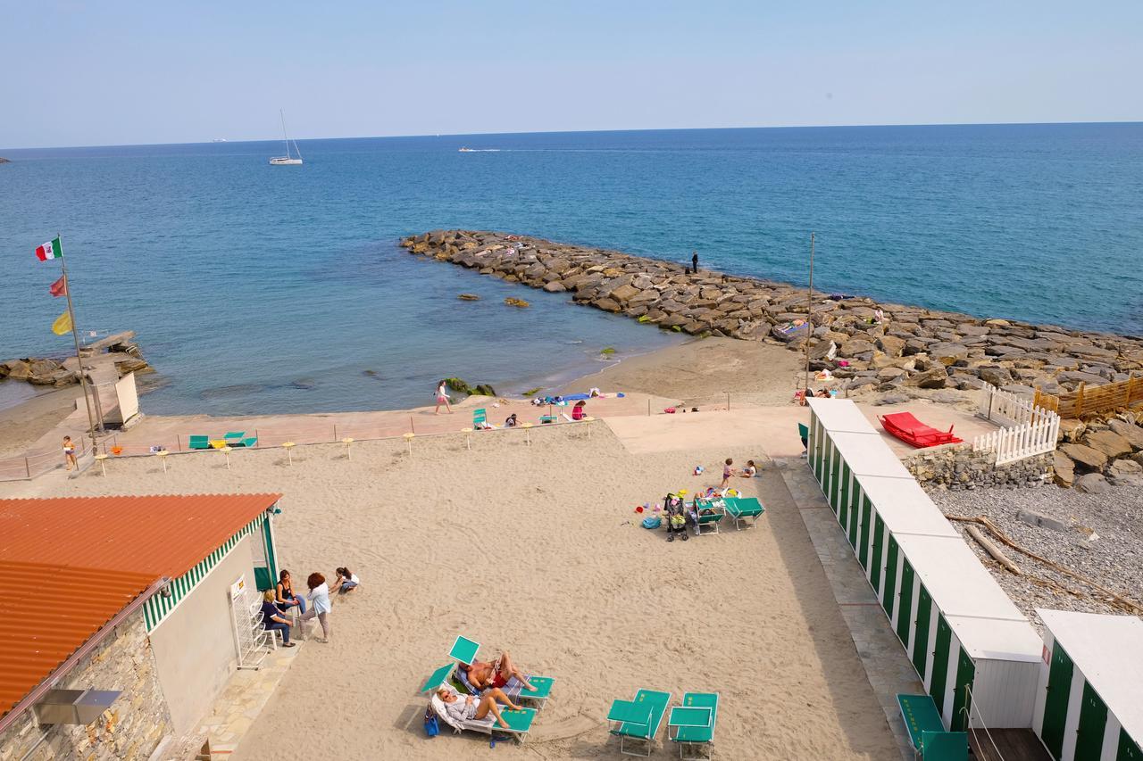 Albergo Costa Imperia Exterior photo